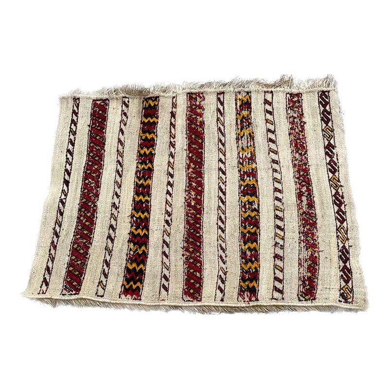 Tappeto marocchino in fibra intrecciata e ricamo in stoffa tutto realizzato a mano - Dimensioni cm160*120